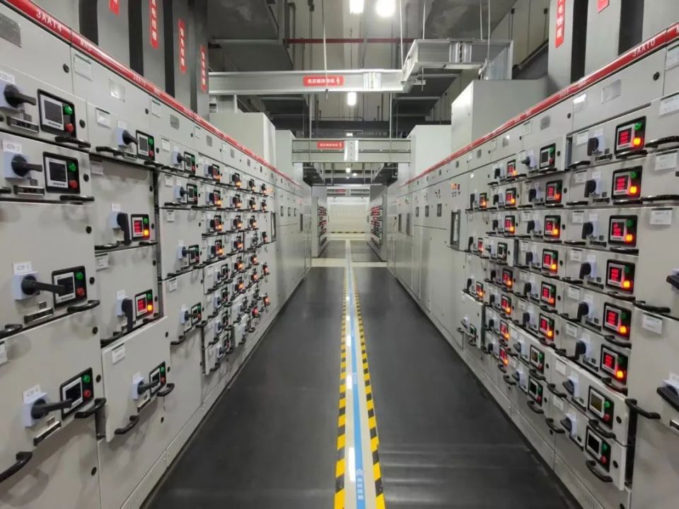 易电务综合温度监测功能，可集中展示用户配电室各类设备、线缆运行温度的监测数据、物联位置等，方便用户统一监控、随时查看和快速线上巡视。